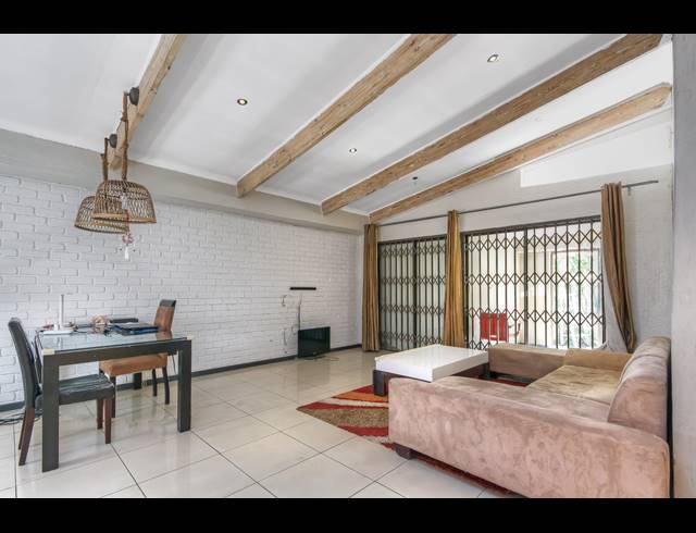 6 BEDROOM HOUSE FOR SALE IN WOODMEAD